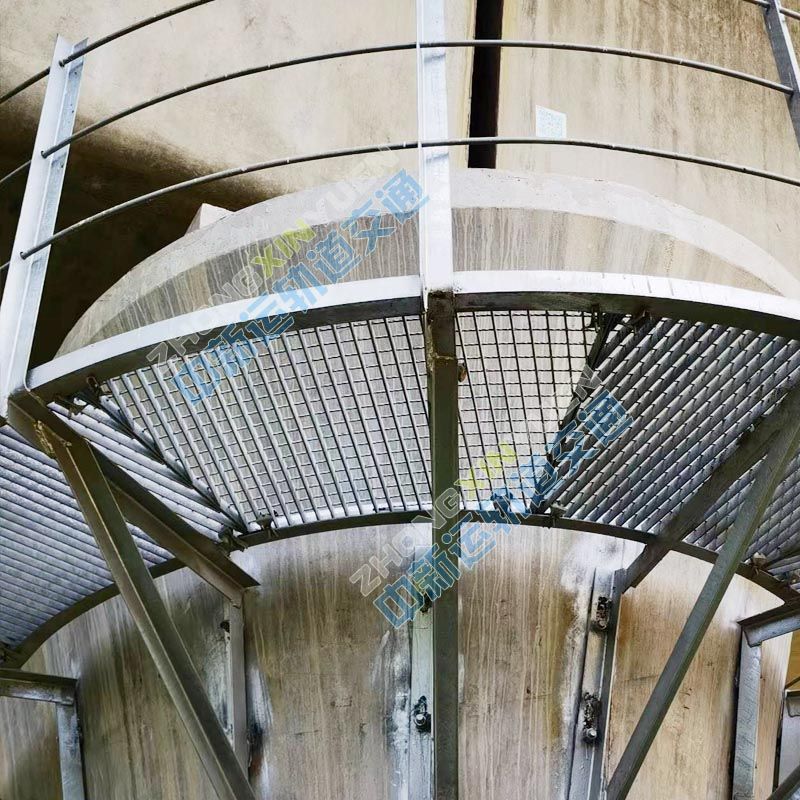 中新运 桥梁吊围栏步行板安装 吊篮角钢支架检查梯生产厂 可定做